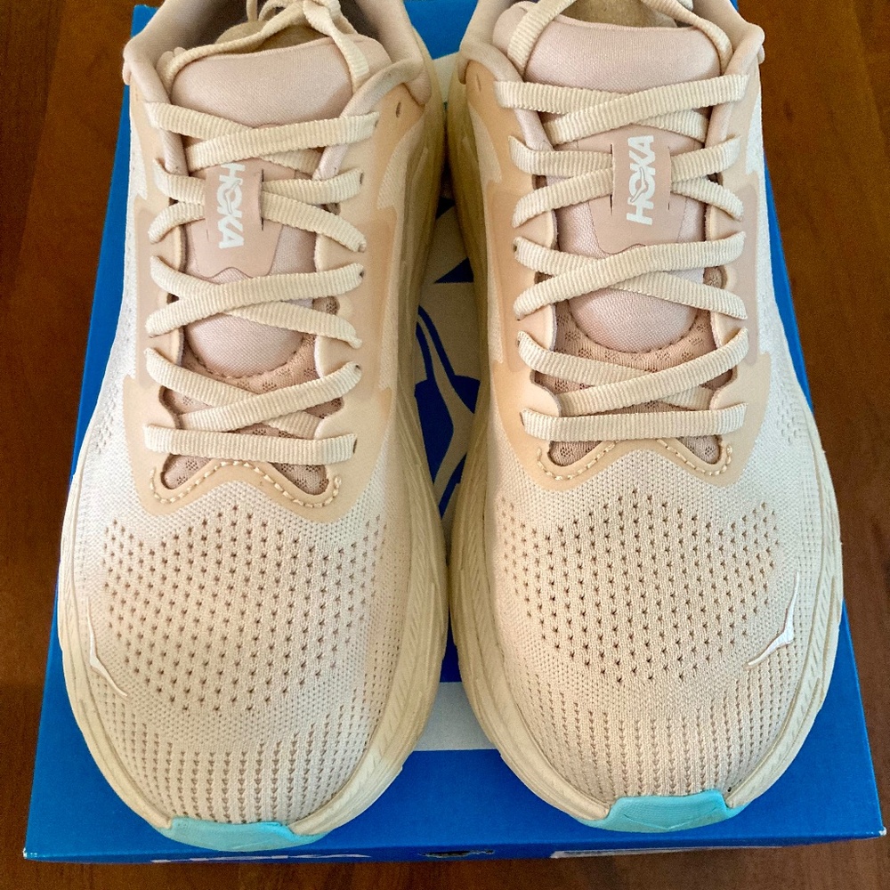 HOKA Women's Arahi 7 Running Shoes, Size 9, Vanilla Cream